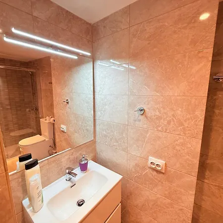 公寓 Coastal Retreat Just Steps From The