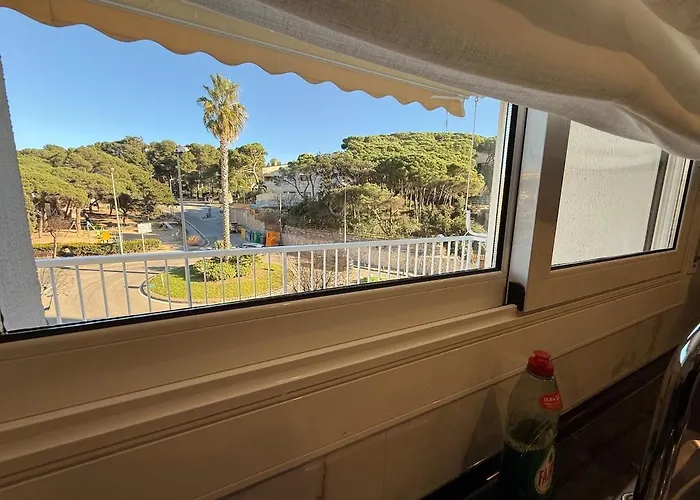 Apartamento Coastal Retreat Just Steps From The Lloret de Mar