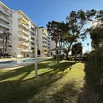 Coastal Retreat Just Steps From The * 료렛 드 마르