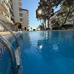아파트 Coastal Retreat Just Steps From The