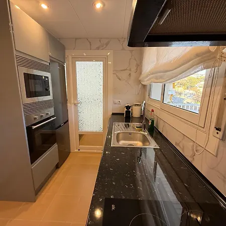 Lejlighed Coastal Retreat Just Steps From The