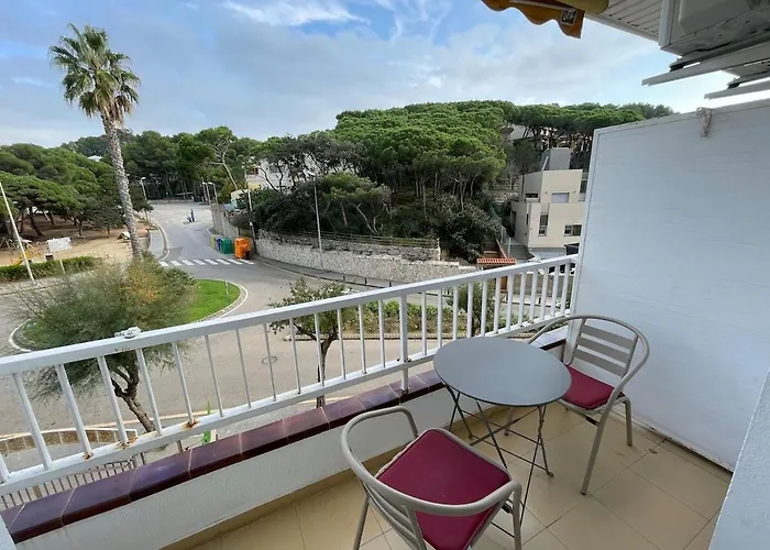 Coastal Retreat Just Steps From The Lejlighed *