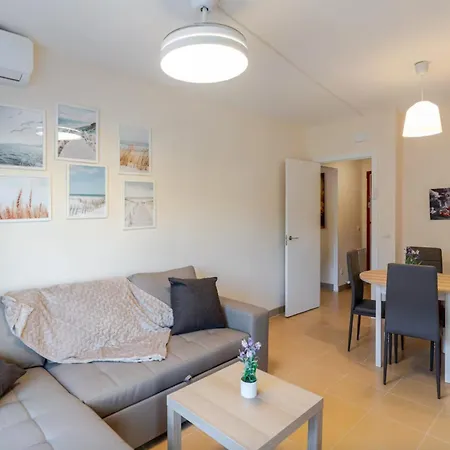 Coastal Retreat Just Steps From The Appartamento *