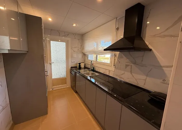 Coastal Retreat Just Steps From The Daire *